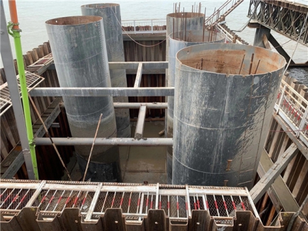 广州南沙钢板桩桥墩施工